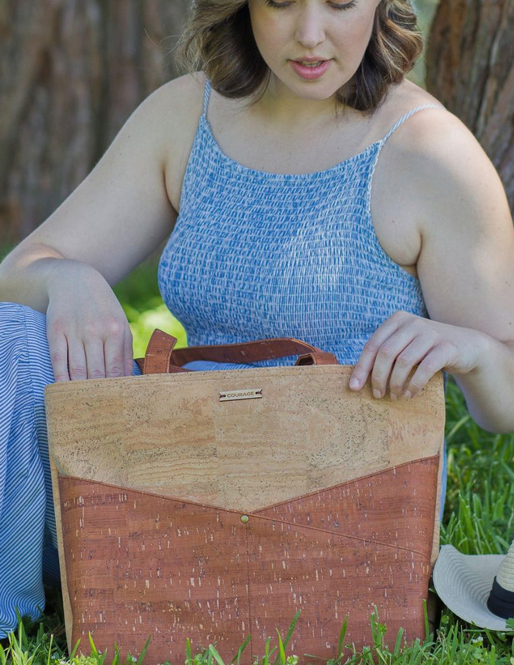 ADVOCATE zippered tote - SEPIA