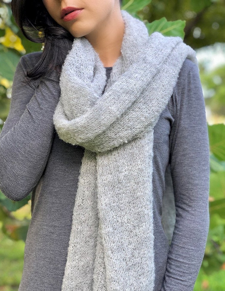 http://livesozy.com/cdn/shop/products/gray-ultra-plush-alpaca-scarf-by-slate-salt-28509444276247_1024x1024.jpg?v=1652211801