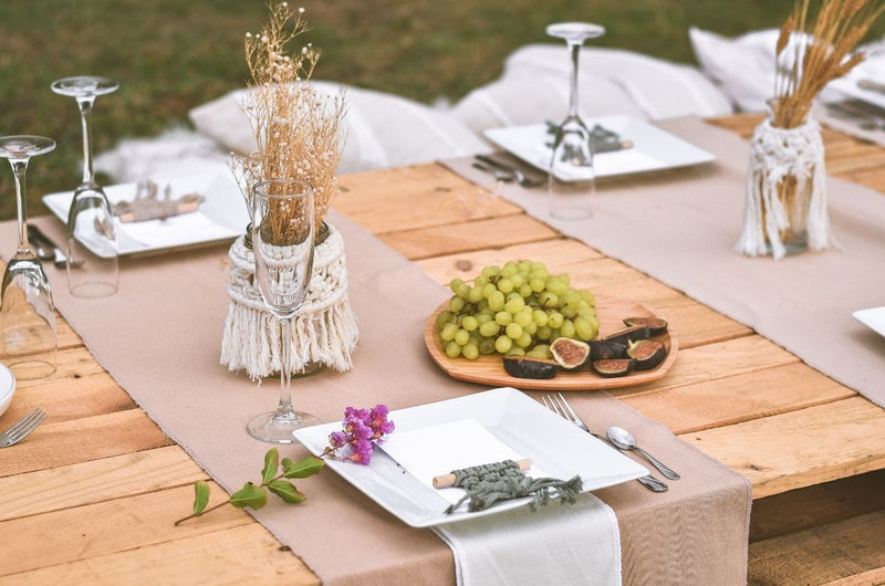 6 Tips For Hosting An Outdoor Dinner Party This Spring