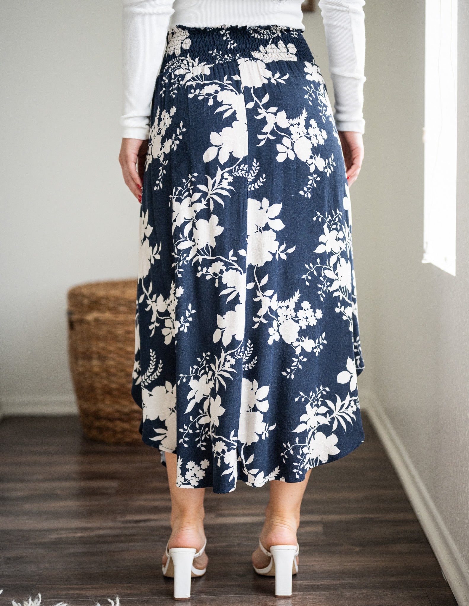 【Loulouseoul】25ss Olivia Shirring Midi Skirt Olivia Shirring Midi Skirt (Brown) - LOULOUSEOUL