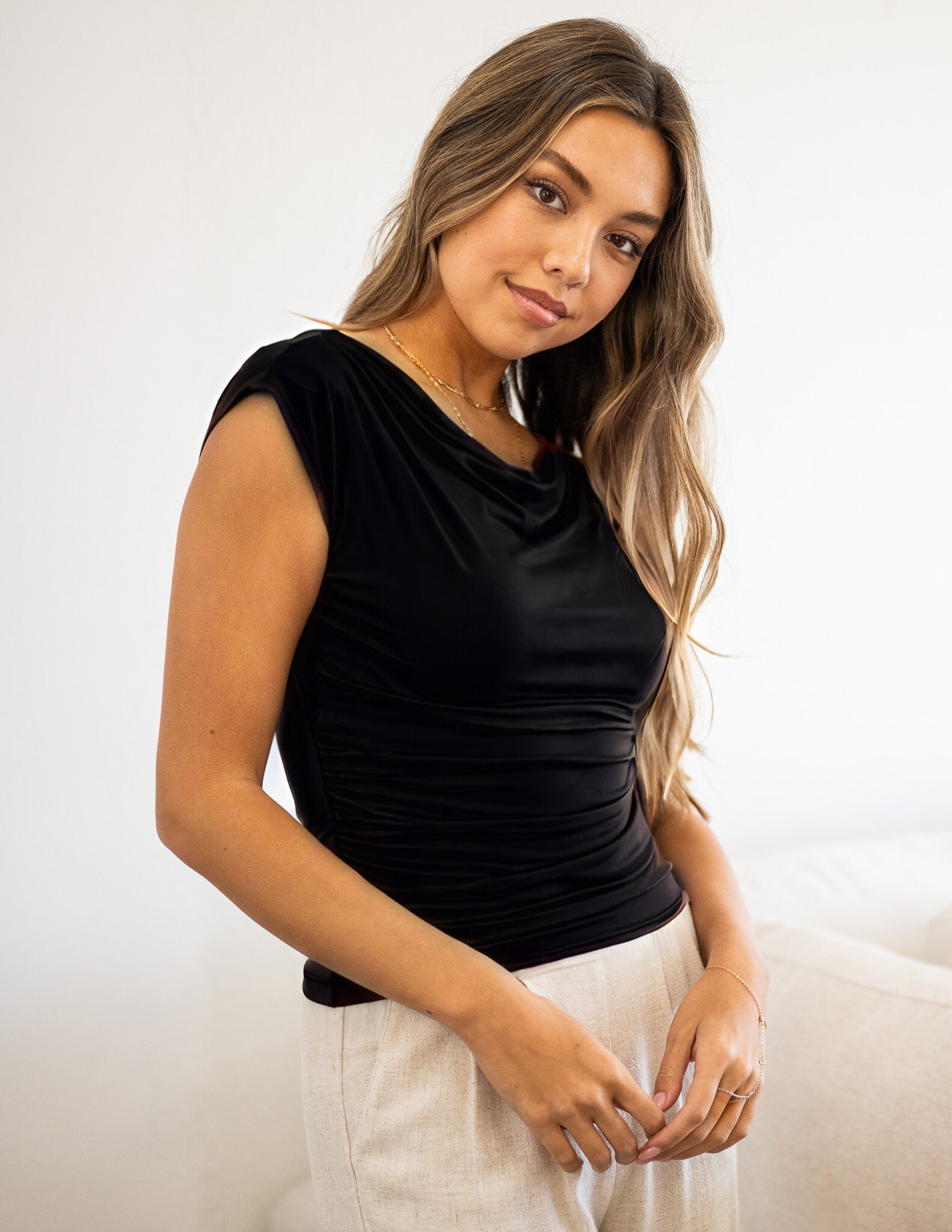 トップス VIVIANO / elastic top letter Vivienne Top – Sozy